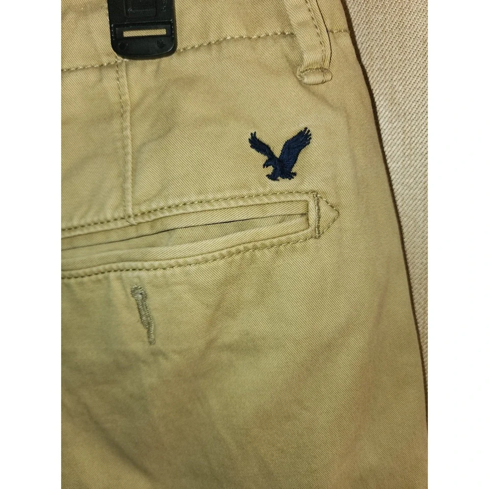 Men's American Eagle Outfitters Khaki Shorts - Longboard - Size 32